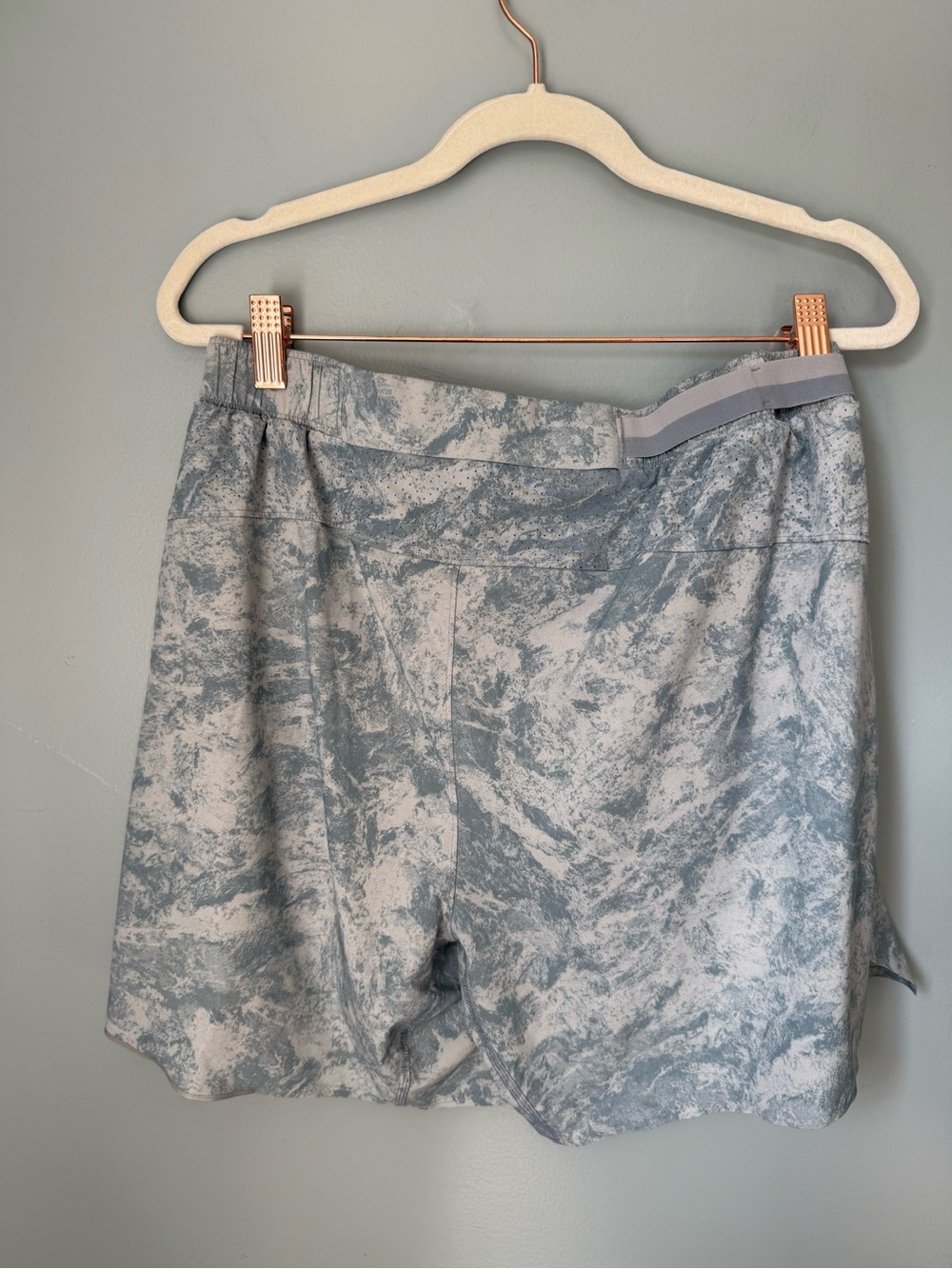 Lululemon Surge Short 6" *Liner Size Large - Picture 3 of 7